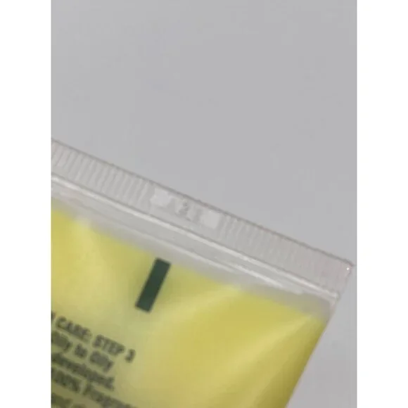 Clinique Dramatically Different™ Moisturizing Gel 1oz - Picture 4 of 4